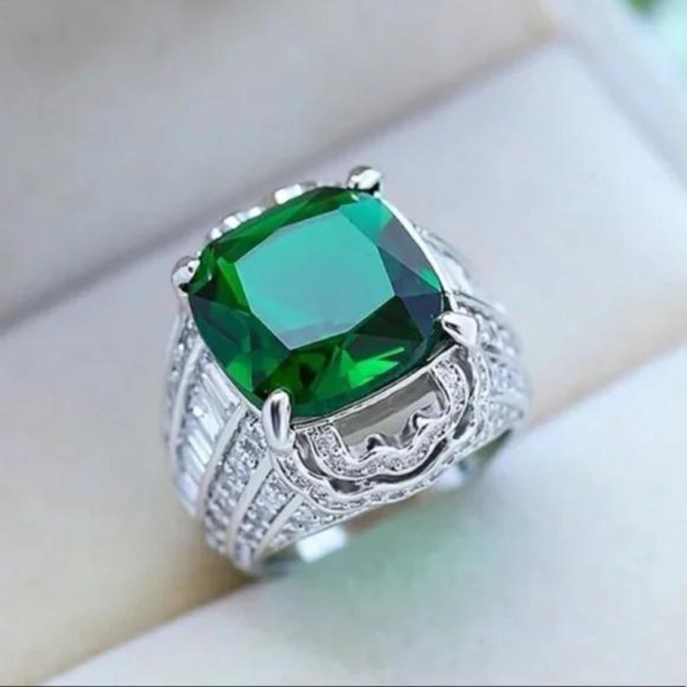 NEW EMERALD 925 STERLING SILVER DIAMOND RING, CUTE RING, SHINY RING. - Picture 3 of 4